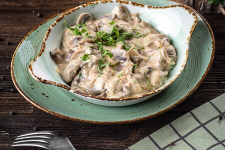 Язык говяжий со шпинатом