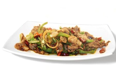 Жареная баранина с острым перцем и луком