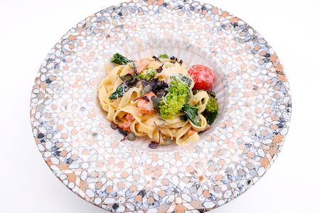 Тальятелле с лососем, брокколи и шпинатом