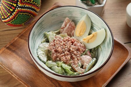 Салат с тунцом