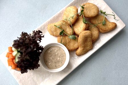 Наггетсы с дипом айоли и овощами