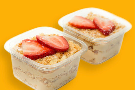 Пирожные Наполеон с карамелью в стаканчике