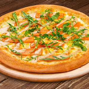 Пицца с лососем и ореховым соусом 30 см на тонком тесте