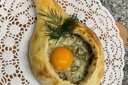 Лодочка по-аджарски с грибами