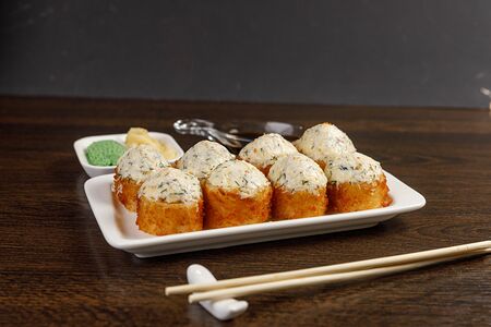 Горячий ролл Бэби маки с лососем темпура