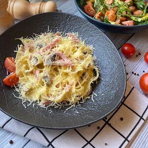 Феттуччине с ветчиной и грибами