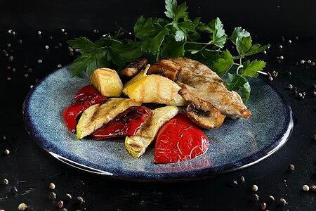 Куриное филе с овощами