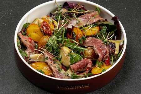 Салат с ростбифом