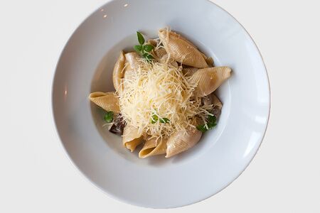 Паста Конкилье с Белыми грибами и трюфельным соусом