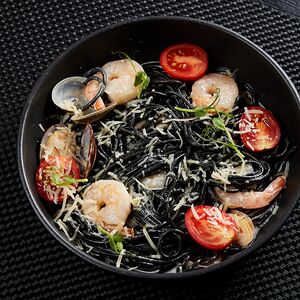Черная паста с морепродуктами