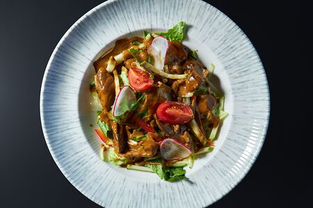 Салат с куриной печенью по-дачному