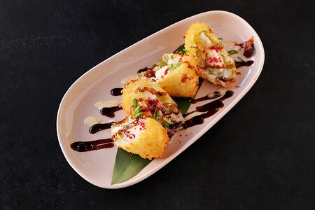 Жареные нэмы с лососем и вяленными томатами