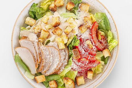 Салат Цезарь с курицей домашнего копчения