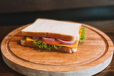 Сэндвич с сыром средний