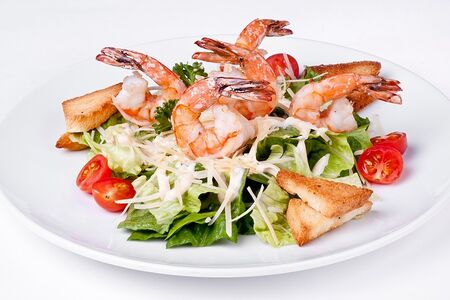 Салат Цезарь с креветками