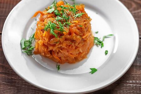 Капуста, тушенная с тмином