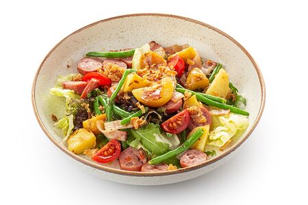 Баварский салат с колбасками