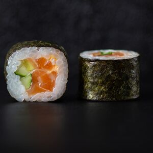 Маки острый лосось