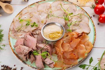 Мясная тарелка