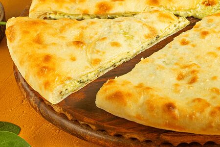 Пирог с сыром и зелёным луком