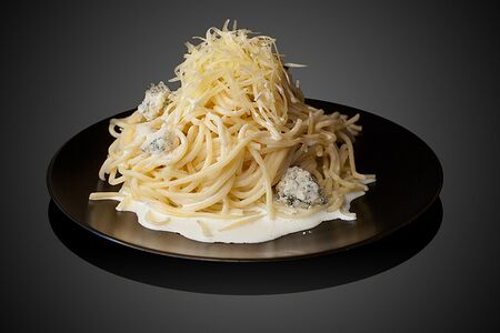 Спагетти кватро формаджи