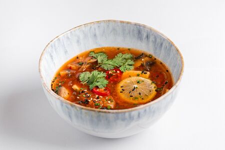 Острый вегетарианский суп с кимчи и тофу