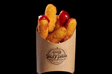 Сырные палочки с Ягодным соусом