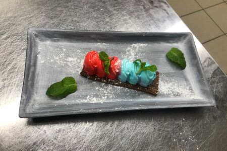 Авторский с вишней