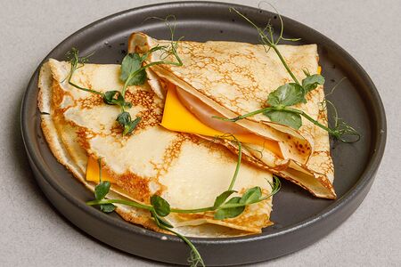 Блины с ветчиной и сыром