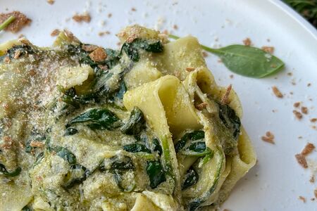 Паста с песто и рикоттой