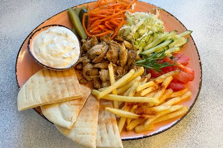 Шаверма на тарелке