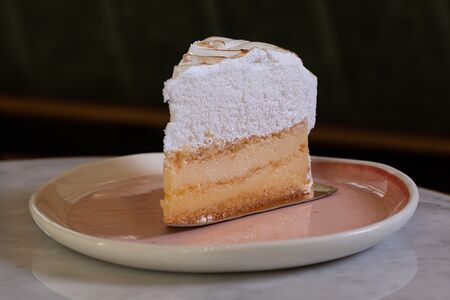 Торт Лимон юдзу с меренгой