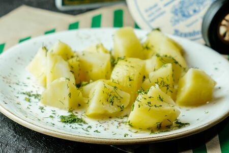 Картофель отварной с зеленью