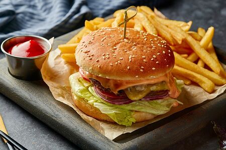 Бургер из телятины с фри