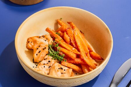 Лосось с бататом фри