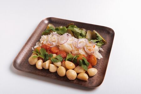 Ассорти из маринованных овощей