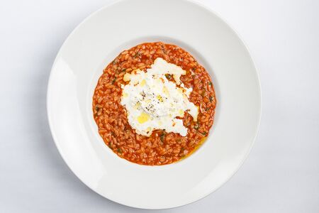 Томатное ризотто со страчателлой и шалфеем