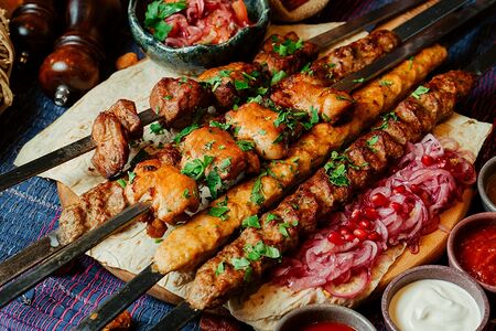 Мясное ассорти на компанию с салатом ачичук