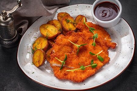 Шницель с беби-картофелем