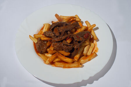 Бефстроганов с картошкой фри