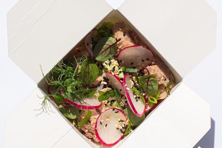 Салат с тунцом