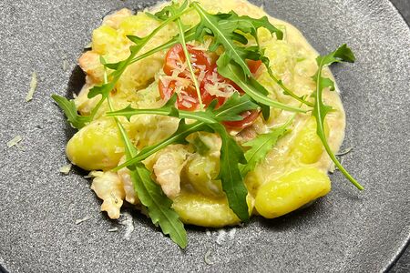 Ньокки с лососем и страчателлой