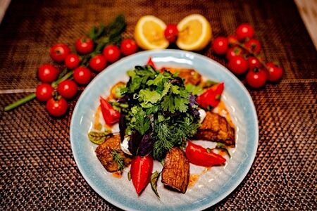 Салат с хрустящими баклажанами