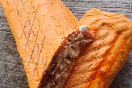 Шаурма в сырном лаваше