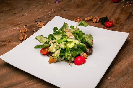 Салат теплый с куриной печенью