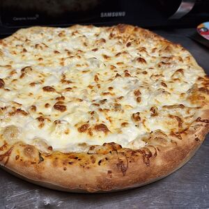 Пицца гавайская с ананасом