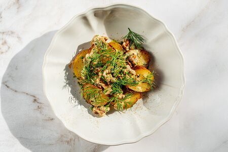 Жареный картофель с лисичками