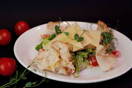 Салат Цезарь с филе цыплёнка