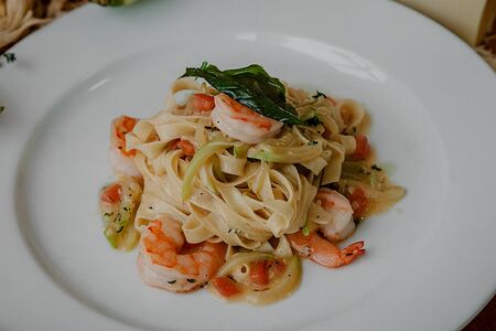 Тальятелле с креветками и цукини