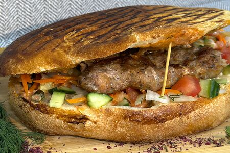 Люля-кебаб из курицы в лепешке